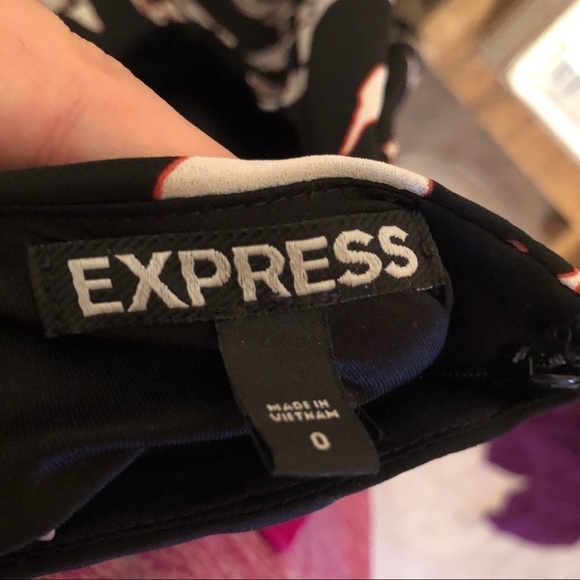 3/$25 🙌🏼 Express Romper Floral Strappy Cutout Back 0 - Picture 8 of 8